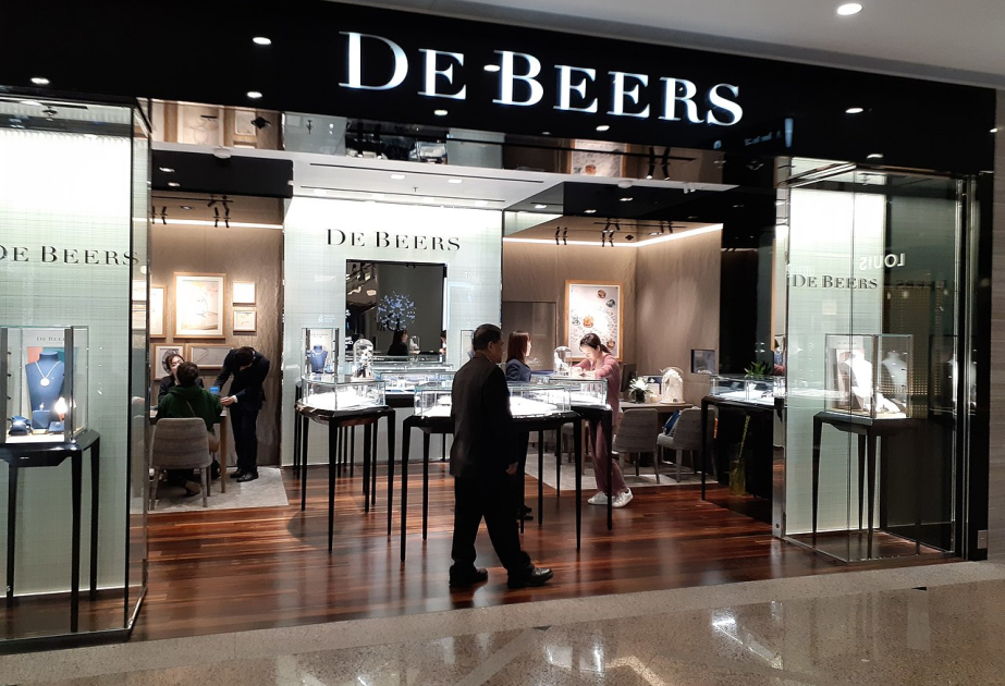 “De Beers” 2 milyard dollarlıq almaz ehtiyatını sata bilmir