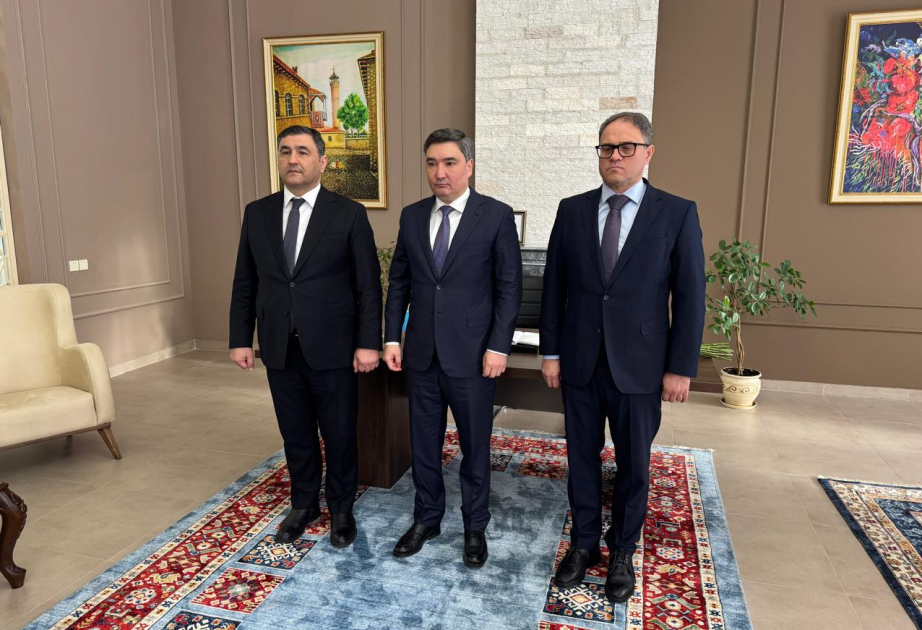 Kazakh PM visits Azerbaijani embassy in Astana to offer condolences over plane crash