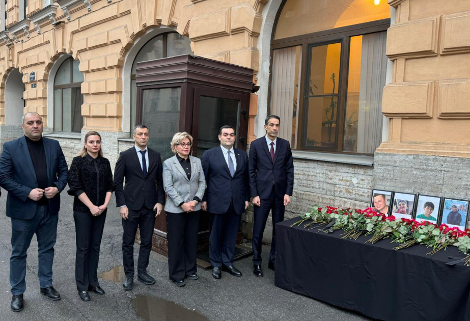 Sankt-Peterburqda təyyarə qəzası qurbanlarının xatirəsi anılıb