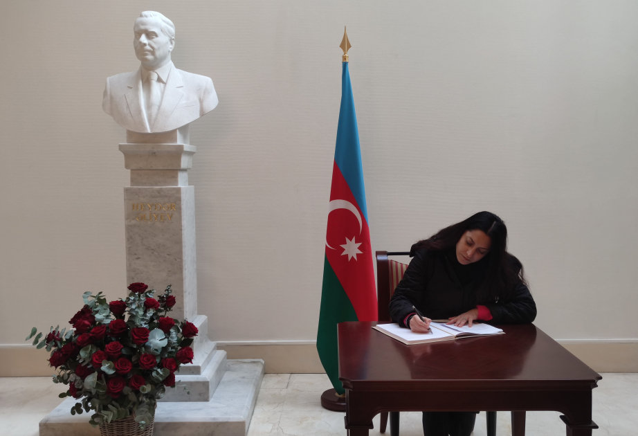 Un registre de condoléances ouvert à l'ambassade d'Azerbaïdjan en France à l'occasion du Jour de deuil