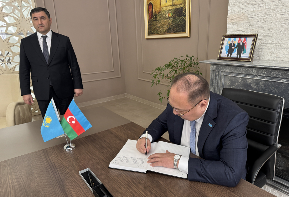 В посольстве Азербайджана в Астане почтили память жертв трагического инцидента в Актау