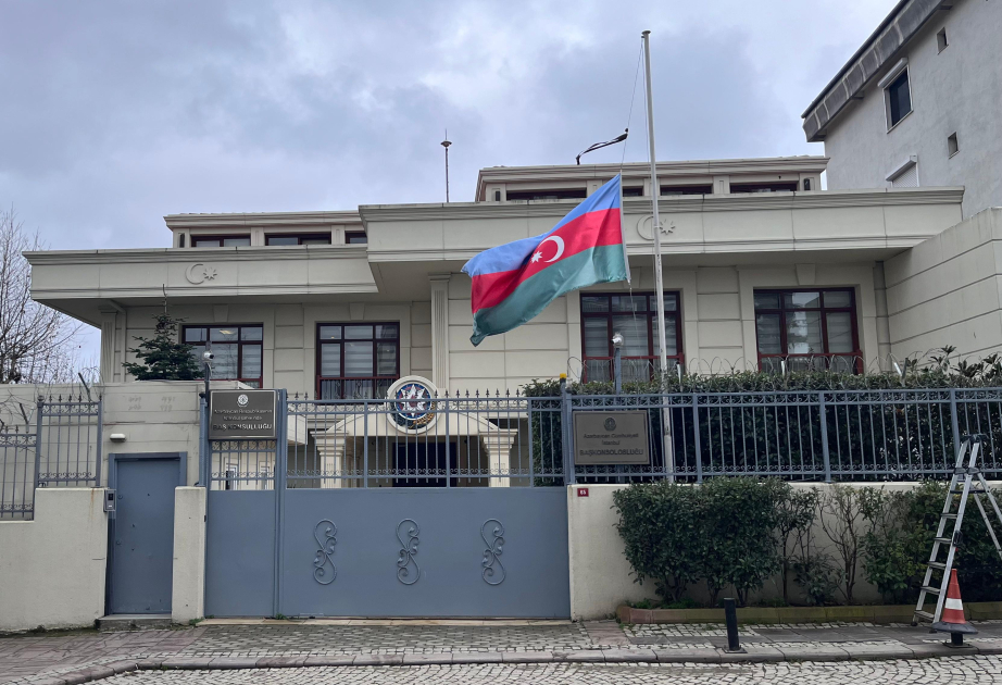 В Генеральном консульстве Азербайджана в Стамбуле почтили память жертв авиакатастрофы
