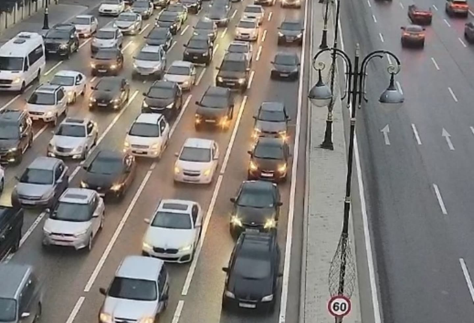 Bakının bir sıra yollarında sıxlıq yaranıb