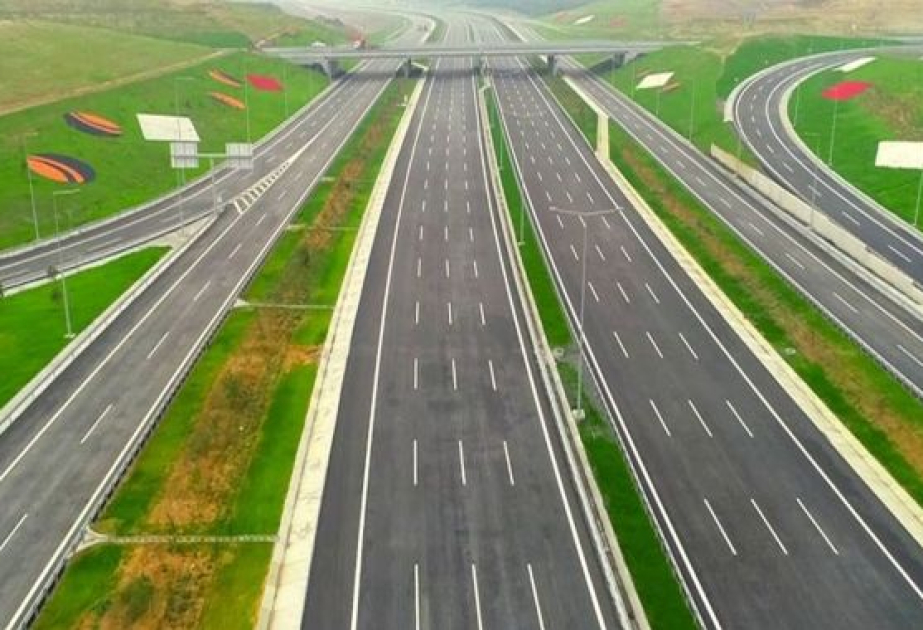 Milli Məclis “Avtomobil yolları haqqında” Qanuna təklif edilən dəyişiklikləri təsdiqləyib