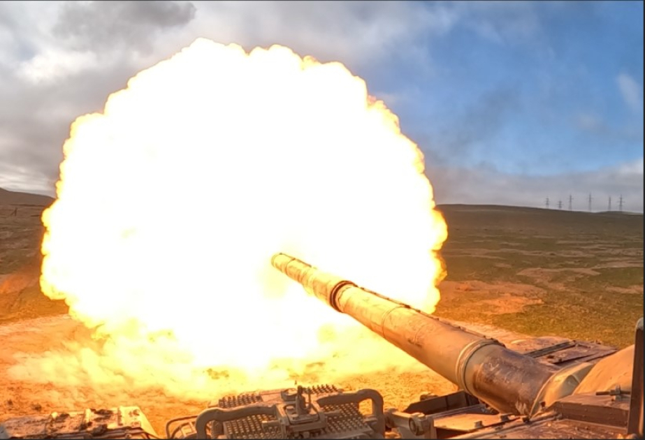Tank bölmələri ilə döyüş atışlı taktiki təlim keçirilib VİDEO