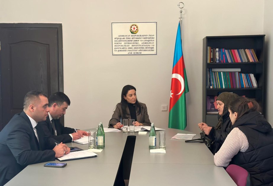Ombudsman Səbinə Əliyeva Qubada vətəndaşların müraciətlərini dinləyib
