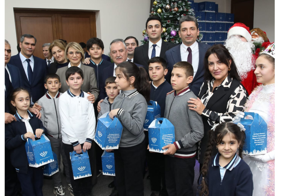 Xankəndi, Xocalı və Ağdərədə uşaqlara bayram sovqatı paylanılıb