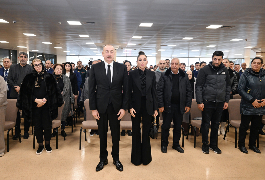 Le président Ilham Aliyev participe à la cérémonie d’adieu des membres d’équipage décédés dans le crash de l’avion VIDEO