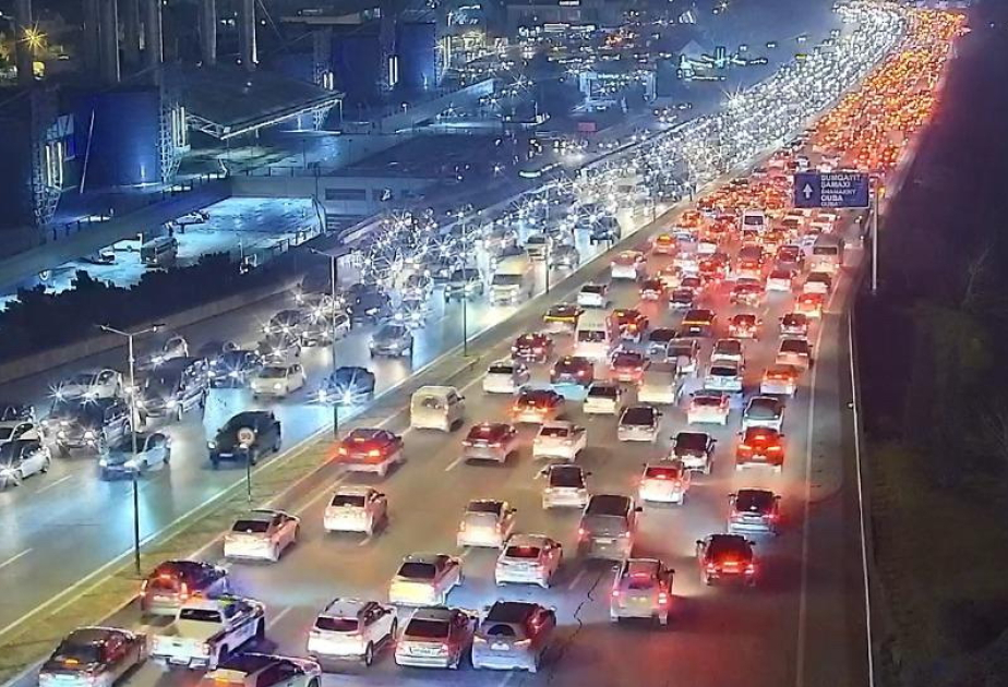 Bakının bir sıra yollarında sıxlıq müşahidə olunur
