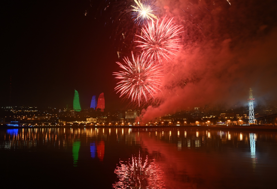 Azerbaijan welcomes New Year with spectacular Victory fireworks display