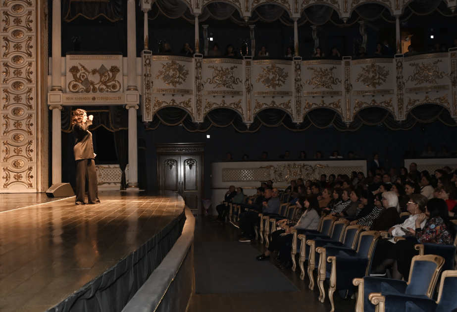 Musiqili Teatrda “Dilarənin Yeni il hədiyyəsi” adlı stendap keçirilib