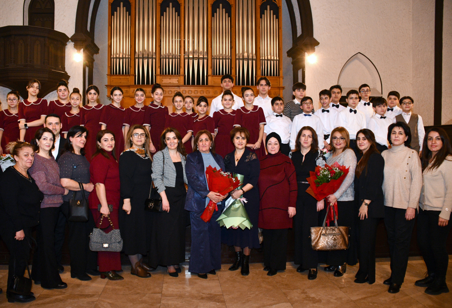 Kamera və Orqan Musiqisi zalının səhnəsində konsert - Qış nağılı
