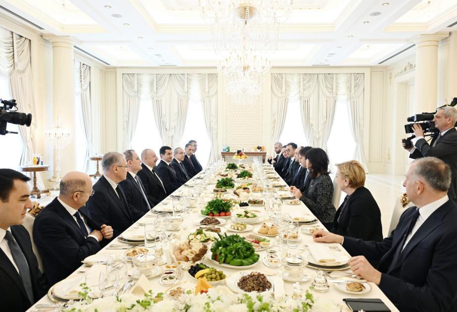President of Azerbaijan Ilham Aliyev held expanded meeting over lunch with Georgian Prime Minister VIDEO
