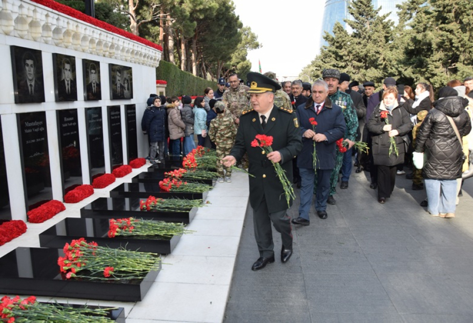 Veteranlar Şəhidlər xiyabanını ziyarət edib