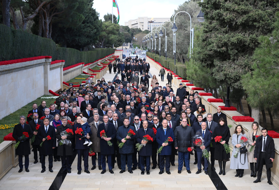 Diplomatik korpusun nümayəndələri Şəhidlər xiyabanını ziyarət ediblər