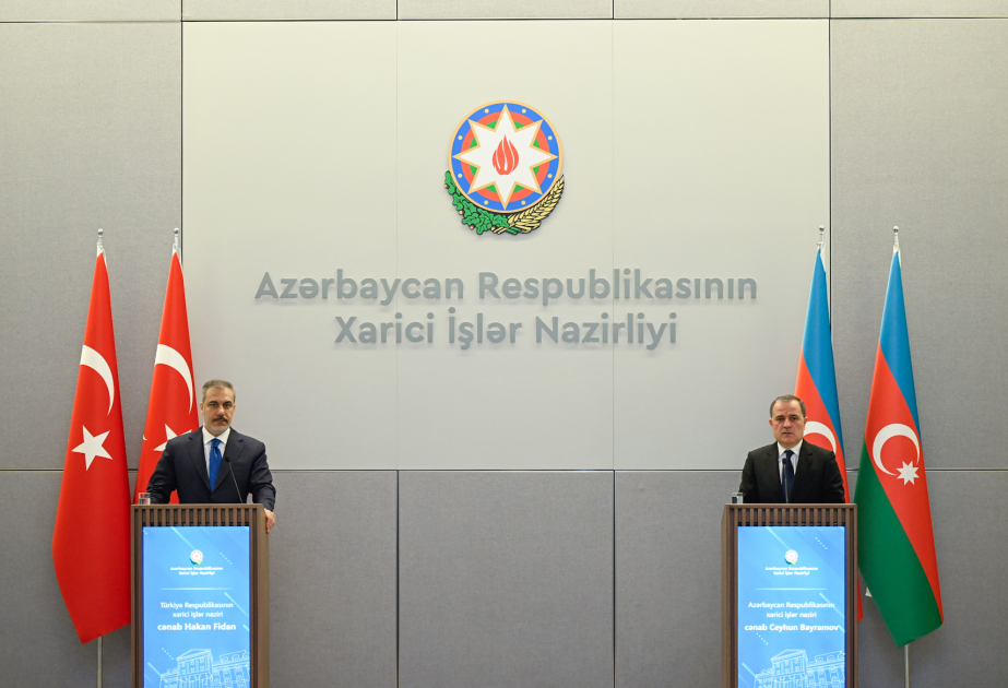 Azərbaycanla Türkiyənin XİN başçıları ikitərəfli və çoxtərəfli gündəlikdə duran aktual məsələləri müzakirə edib