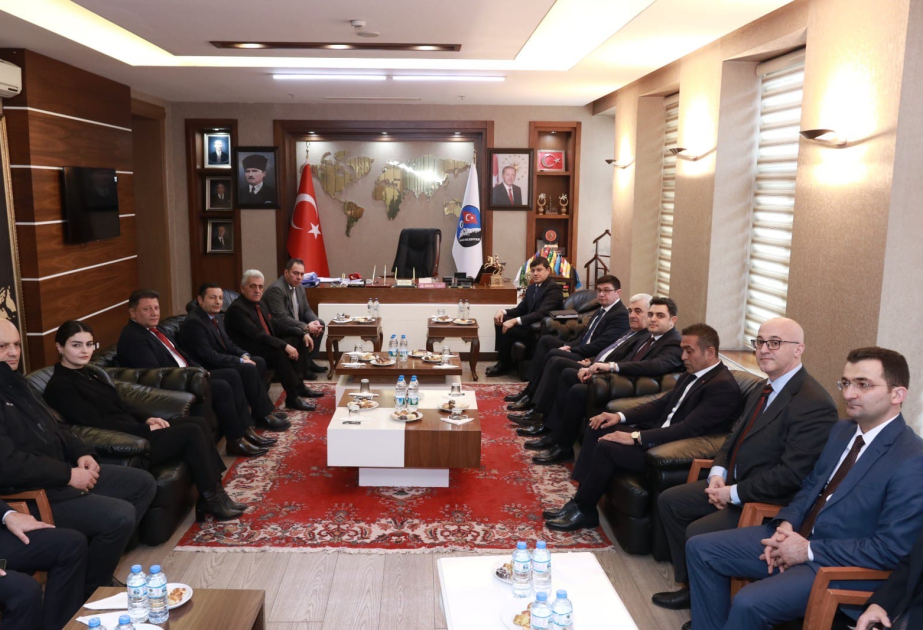 Qars valisi, bələdiyyə başqanı və diaspor təşkilatlarının rəhbərləri ilə görüş keçirilib