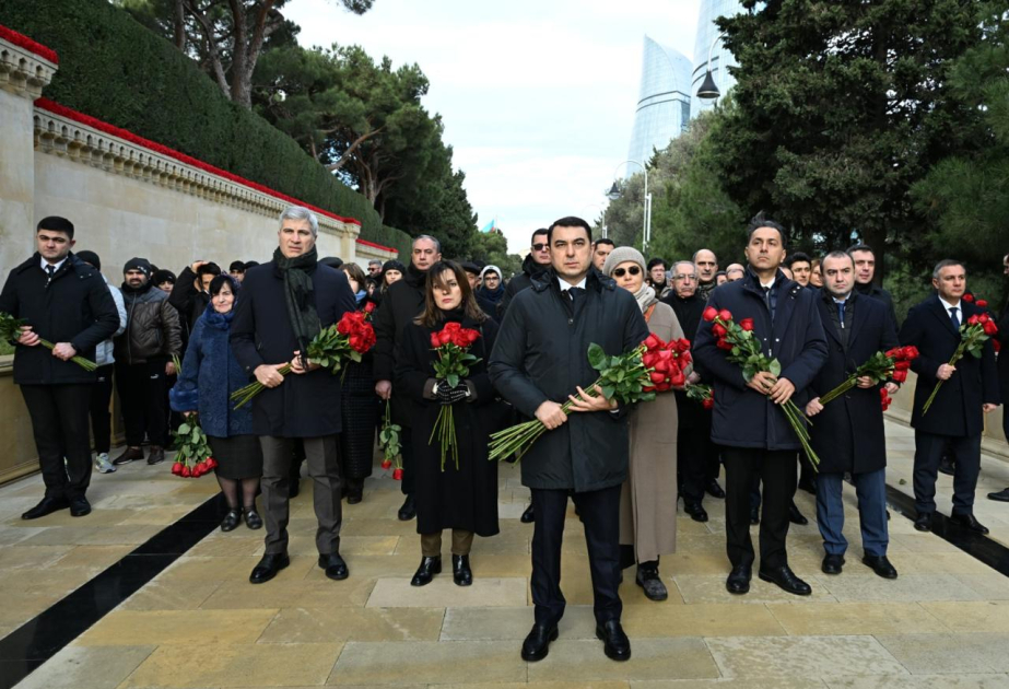Mədəniyyət Nazirliyinin kollektivi 20 Yanvar şəhidlərinin xatirəsini yad edib