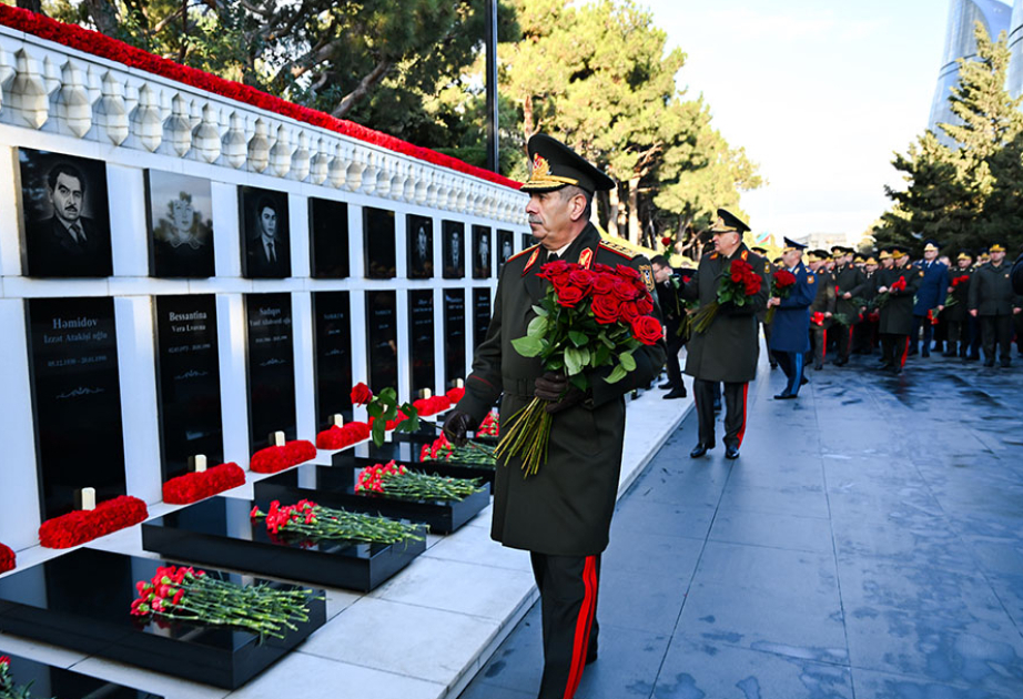 Azerbaijan Defense Ministry’s leadership visits Alley of Martyrs VIDEO