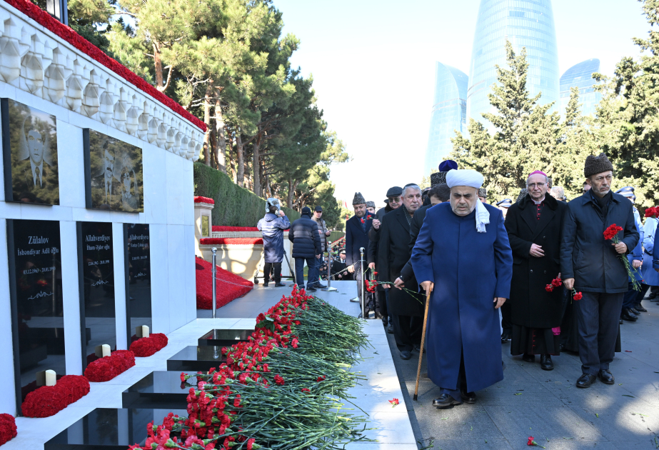 Din xadimləri Şəhidlər xiyabanını ziyarət ediblər