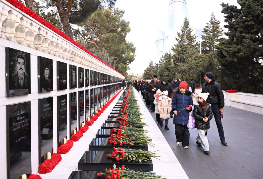 El pueblo azerbaiyano rinde homenaje a los mártires del 20 de Enero con profundo respeto y reverencia