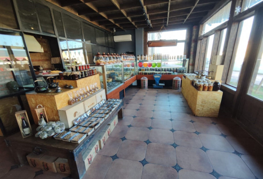 Buzovnadakı “Dükkan” restoranında istehlaka yararsız məhsullar aşkarlanıb