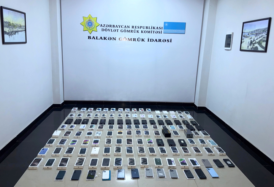 Gömrükçülər 140 ədəd müxtəlif markalı mobil telefon aşkar edib