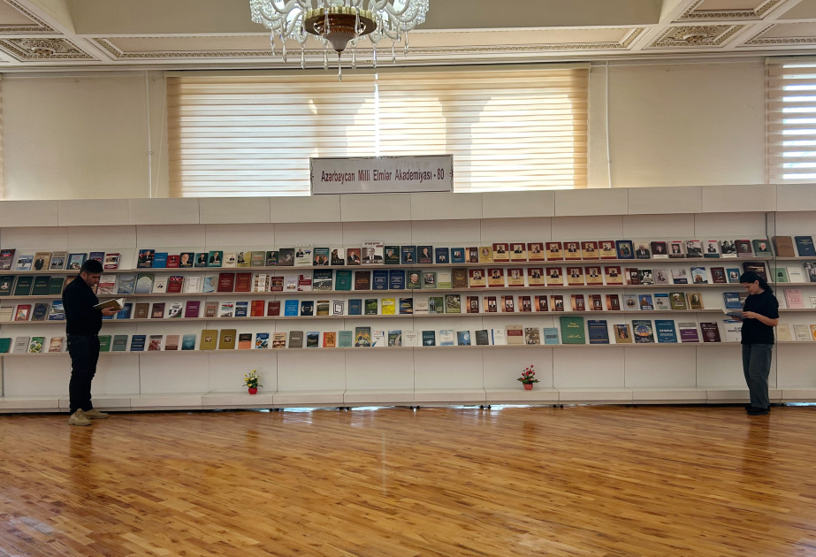 В Национальной библиотеке открылась книжная выставка по случаю 80-летия Национальной Академии наук Азербайджана
