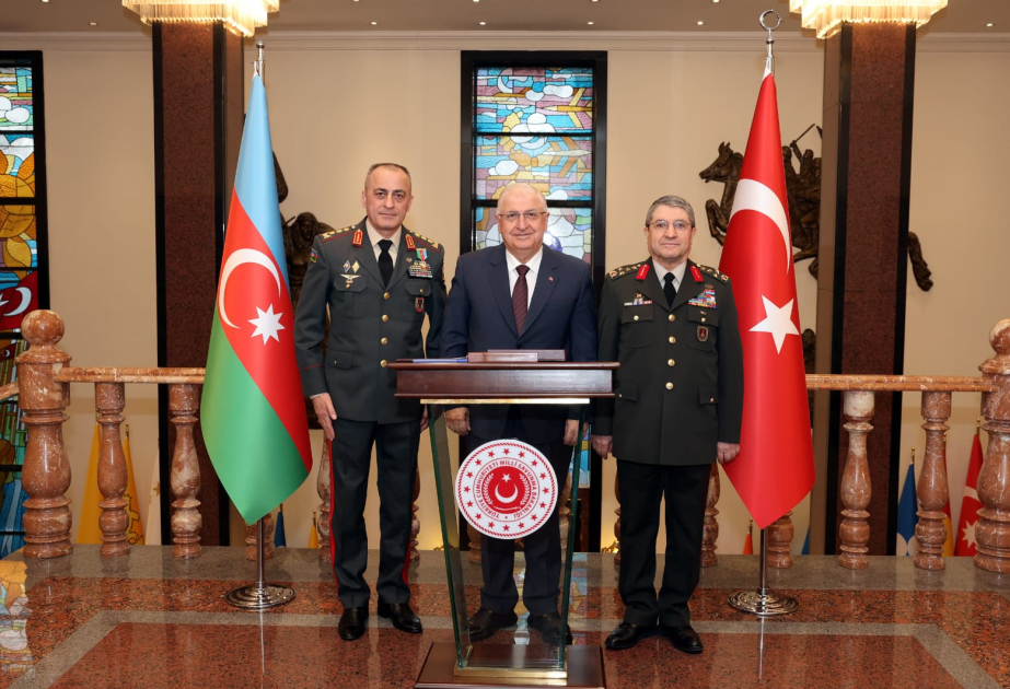 Aserbaidschans stellvertretender Verteidigungsminister trifft türkischen Verteidigungsminister