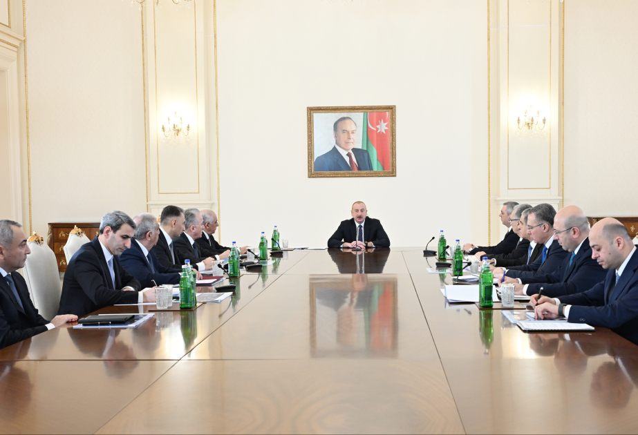 Se celebra una reunión sobre cuestiones de transporte con la participación del presidente de Azerbaiyán ACTUALIZADO