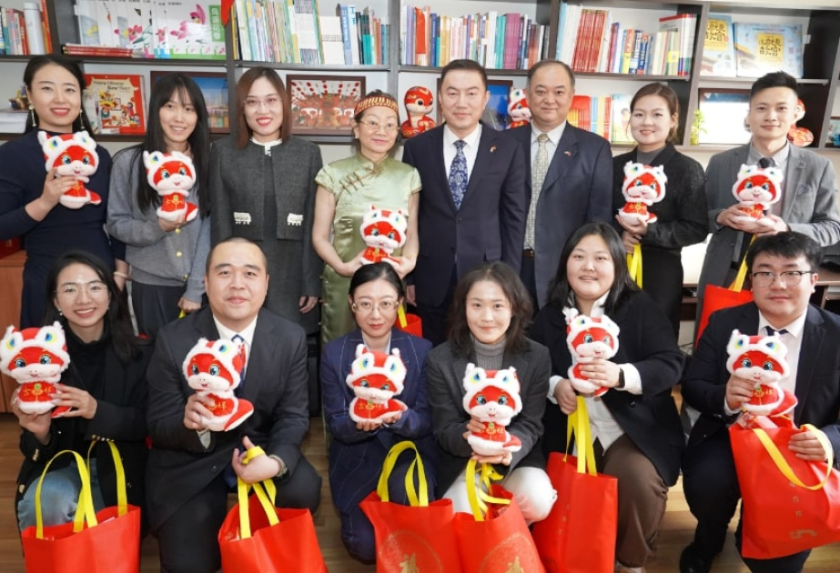 中国驻阿塞拜疆大使馆临时代办丁涛走访慰问语言大学孔子学院教师