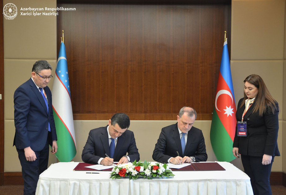 Ankara: Djeyhoun Baïramov et Bakhtiyor Saidov signent un document relatif à la célébration de l’établissement des relations diplomatiques
