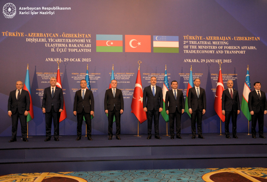 En la reunión trilateral de los Ministros de Asuntos Exteriores de Azerbaiyán, Türkiye y Uzbekistán en Ankara se firmó una declaración