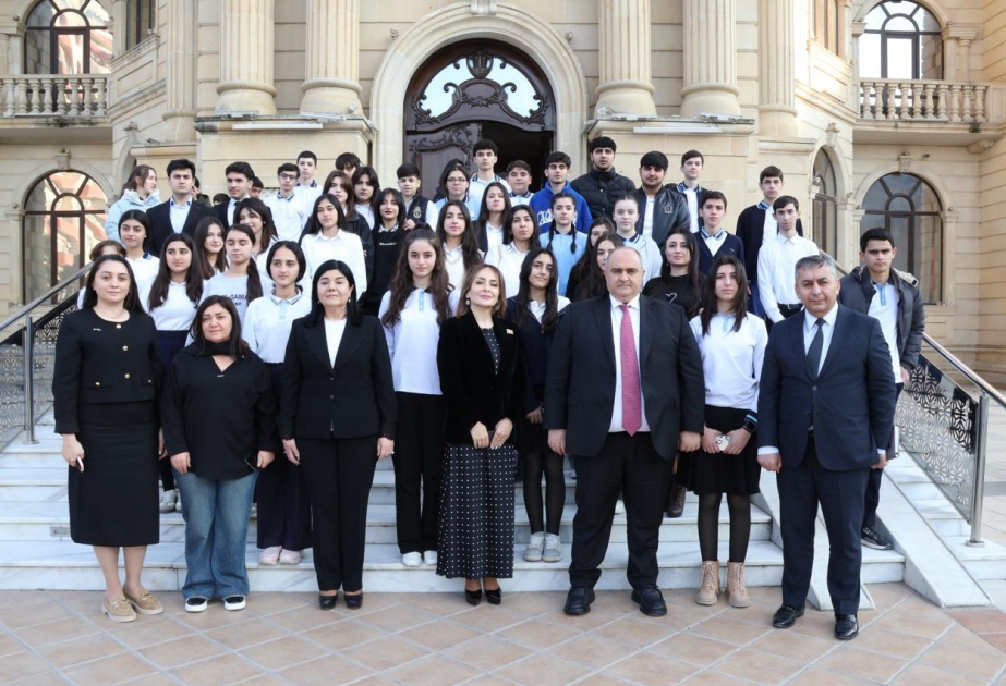 BSU Abşeronda məktəblilər üçün məlumat sessiyası keçirib