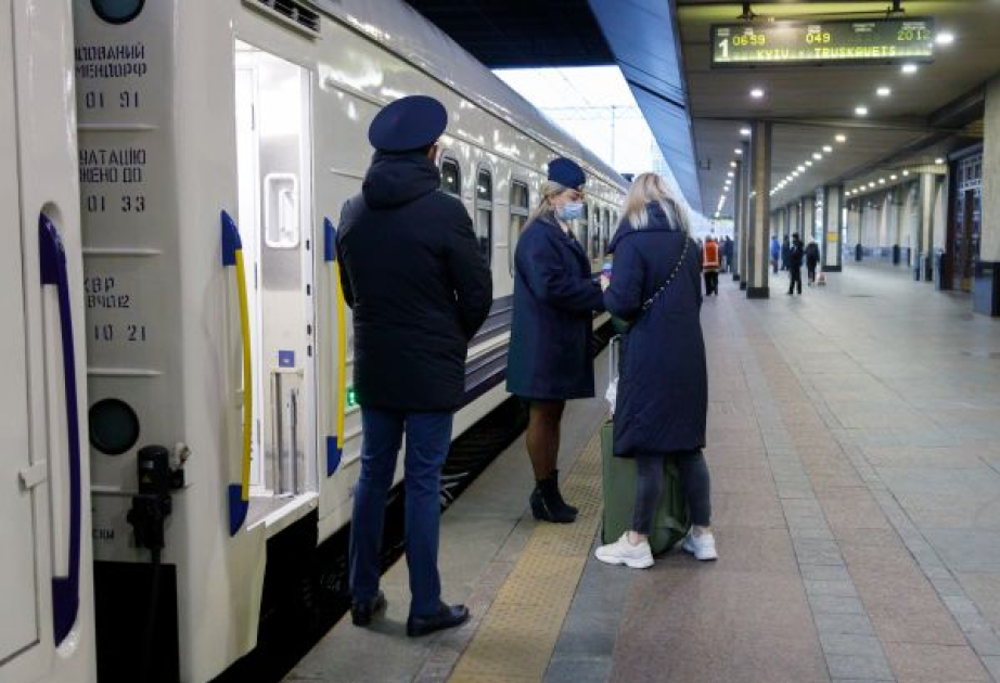 Украину за год покинули еще полмиллиона человек