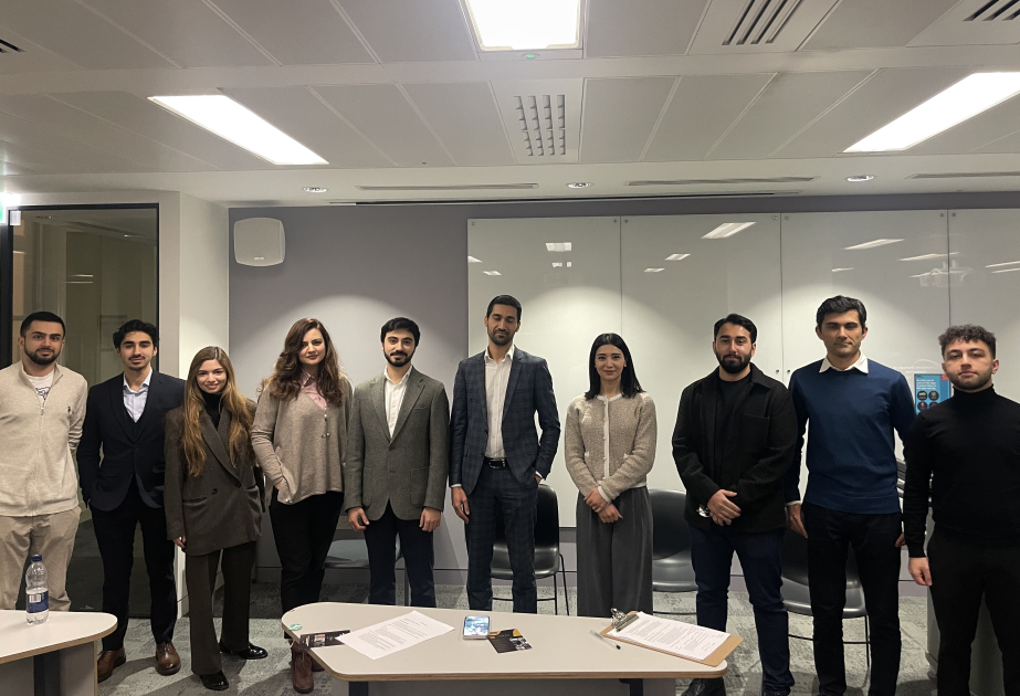 Londonda azərbaycanlı startapçılar və peşəkarlar təcrübələrini tələbələrlə bölüşüb VİDEO