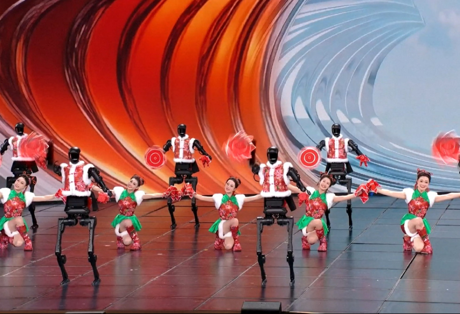 Çində Yeni il qala-konsertində robotlar da rəqs edib VİDEO