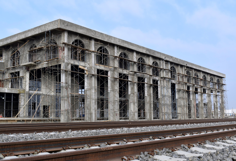 阿格达姆火车站和汽车站综合体建设工程将于今年完工