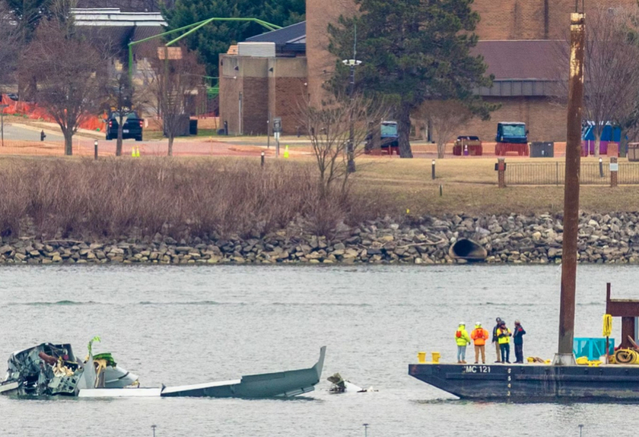 Les 67 victimes de la collision entre un hélicoptère et un avion à Washington ont toutes été retrouvées