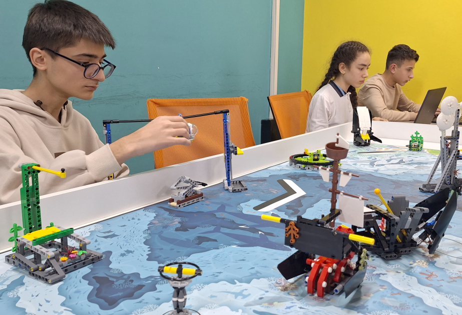 Lənkəranın istedadlı gəncləri robot yarışlarında kubok qazanıblar - komanda üzvləri ilə söhbət VİDEO