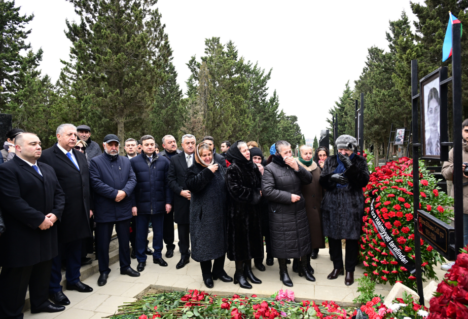 Azərbaycanın Milli Qəhrəmanı Hökumə Əliyevanın məzarı ziyarət edilib