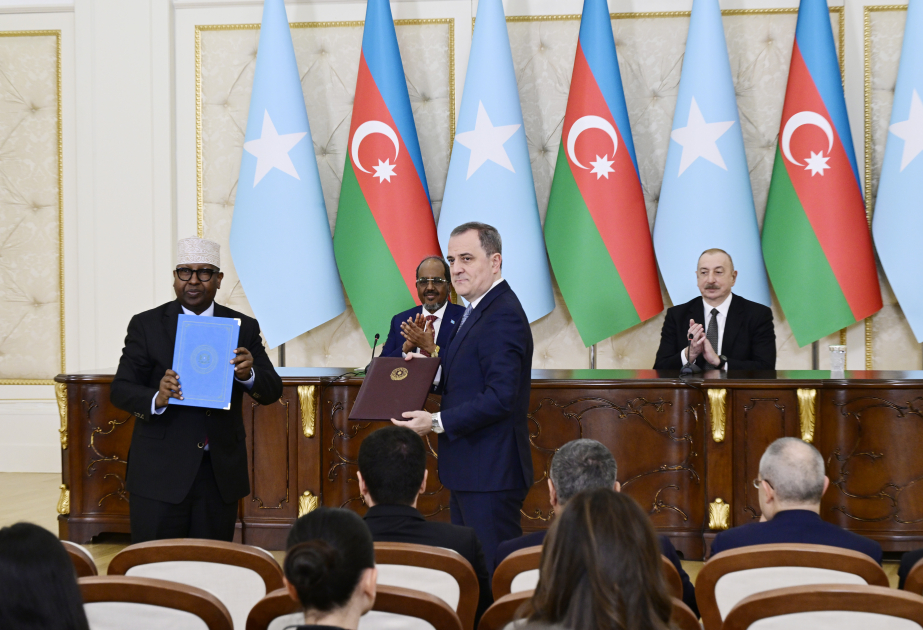 Aserbaidschan und Somalia tauschen unterzeichnete Dokumente aus AKTUALISIERT VIDEO