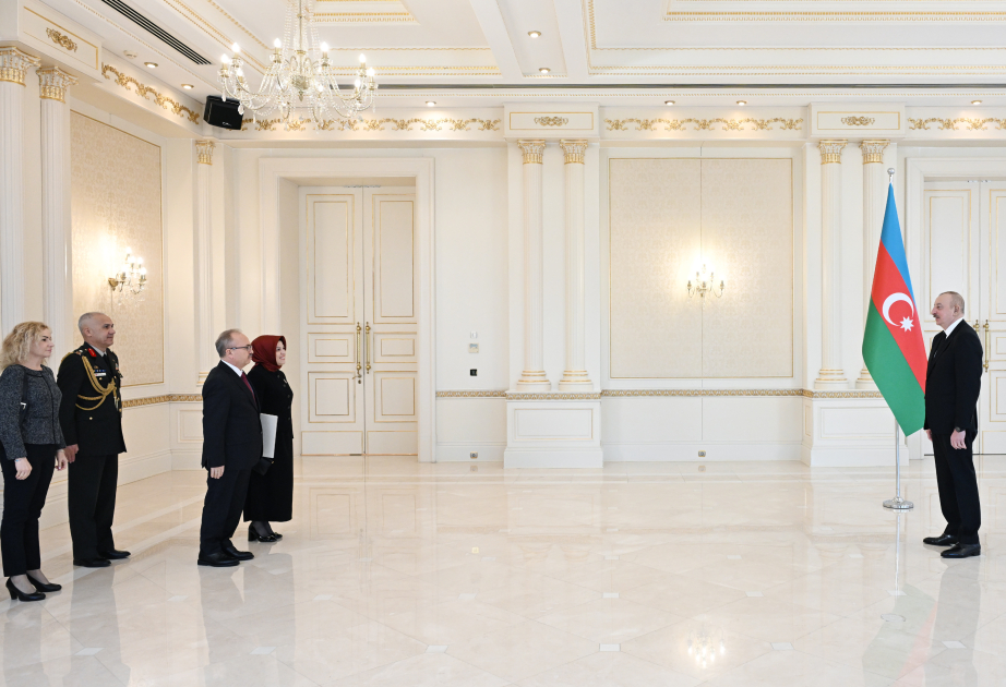 Le président de la République reçoit les lettres de créance du nouvel ambassadeur de Türkiye en Azerbaïdjan MIS A JOUR  VIDEO