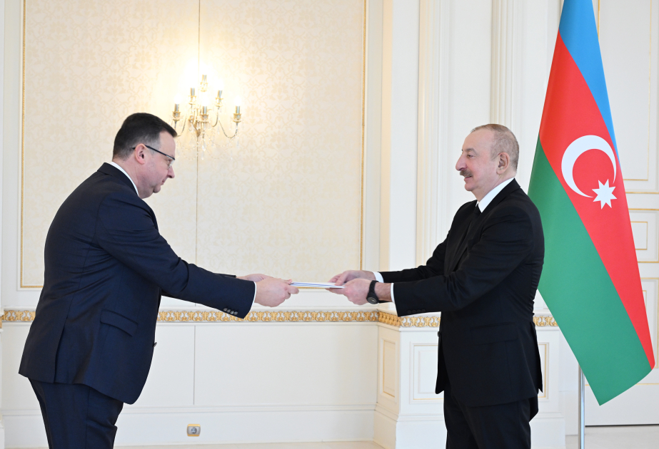 Le président Ilham Aliyev reçoit les lettres de créance du nouvel ambassadeur du Bélarus à Bakou MIS A JOUR VIDEO