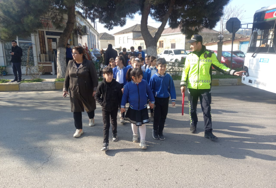DYP əməkdaşları Şabranda məktəblilərlə maarifləndirici görüş keçirib