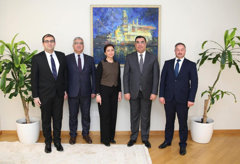 Representantes de la Universidad de Karabaj visitaron la Escuela Superior de Petróleo de Bakú
