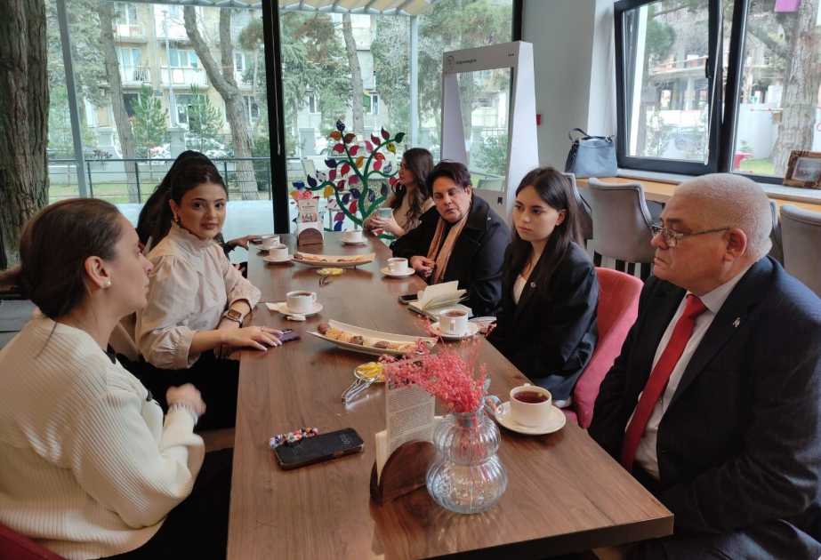 El Embajador de Cuba en Azerbaiyán visita el Centro de Autismo en Bakú