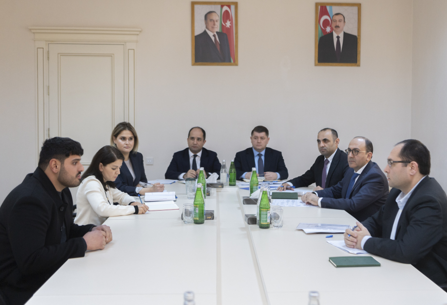 Kənd təsərrüfatı naziri Kürdəmirdə vətəndaşların müraciətlərini dinləyib, fermerlərlə görüşüb