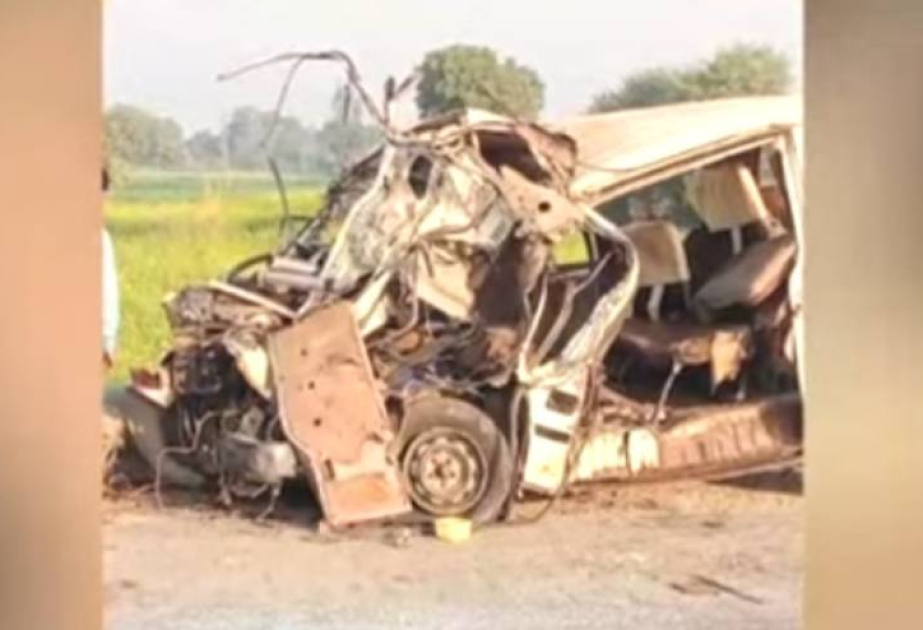 Six killed, 10 injured as van collides with trawler in Pakistan