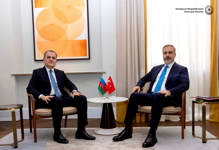 Canciller azerbaiyano informa a su homólogo turco sobre el proceso de paz entre Azerbaiyán y Armenia